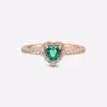 Anello Cuore in Rilievo Verde