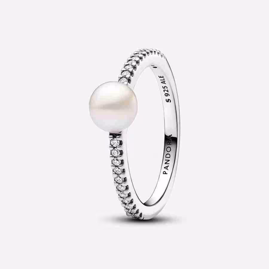 Anello Perla d’Acqua Dolce Coltivata e Pavè Anello Perla dAcqua Dolce Coltivata e Pave