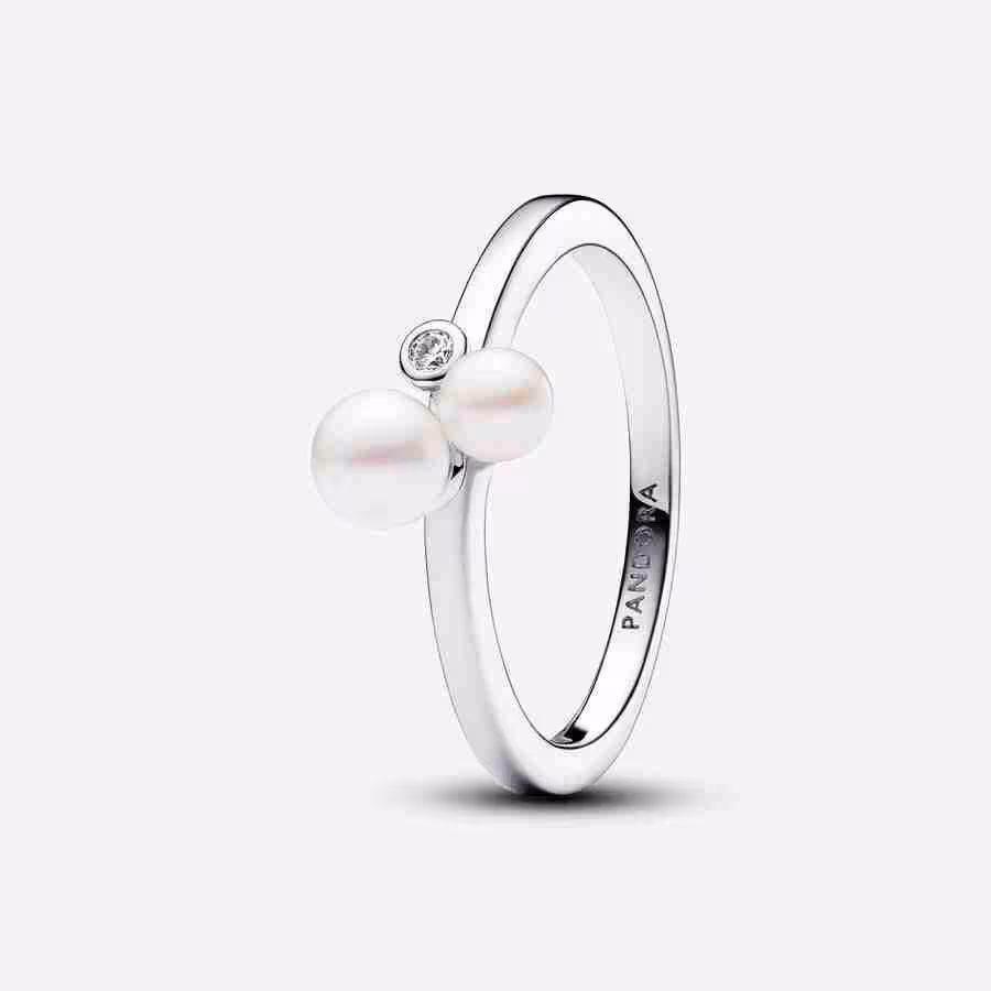 Anello Perle d'Acqua Dolce Coltivate e Punto Luce Anello Perle dAcqua Dolce Coltivate e Punto Luce