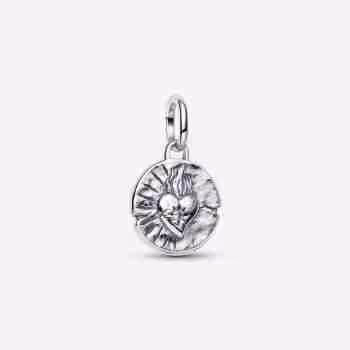 Charm Medallion Cuore Sacro Amor Vincit Omnia