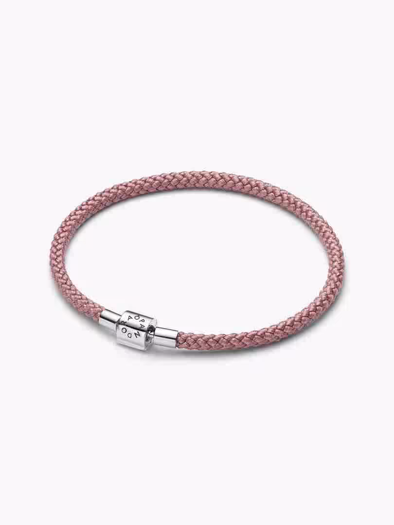 Bracciale in Corda Rosa con Chiusura a Barile Bracciale in Corda Rosa con Chiusura a Barile